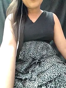 Snapshot of Roshni_98 chatting on 06-27-26, 12:33 Roshni 98 online show from 06-27-26, 12:33