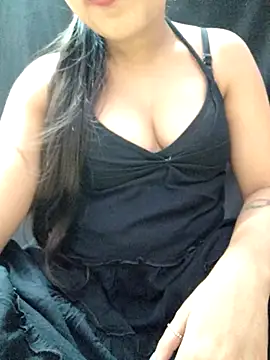 Snapshot of Roshni_98 chatting on 07-11-26, 08:33 Roshni 98 online show from 07-11-26, 08:33
