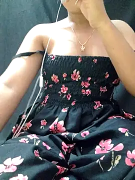 Snapshot of Roshni_98 chatting on 07-15-26, 06:51 Roshni 98 online show from 07-15-26, 06:51