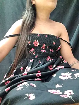 Snapshot of Roshni_98 chatting on 07-17-26, 06:57 Roshni 98 online show from 07-17-26, 06:57