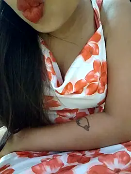 Snapshot of Roshni_98 chatting on 07-25-26, 05:32 Roshni 98 online show from 07-25-26, 05:32