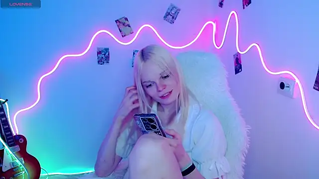 Emily Nyaffee online show from 10-19-25, 05:13