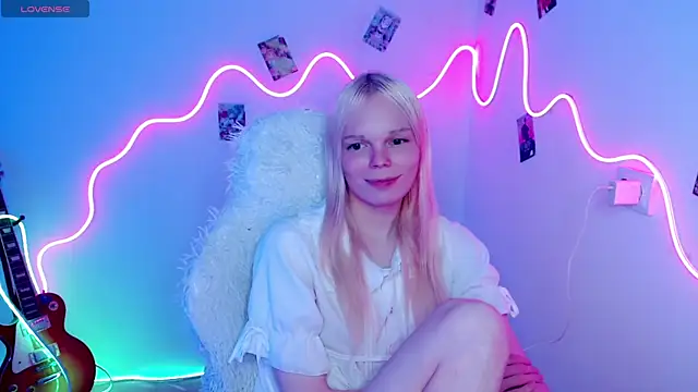 Emily Nyaffee online show from 10-20-25, 06:08