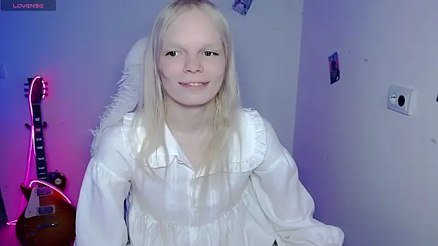 Snapshot of Emily_Nyaffee chatting on 02-08-26, 09:34 Emily Nyaffee online show from 02-08-26, 09:34