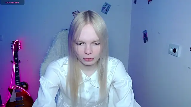 Snapshot of Emily_Nyaffee chatting on 02-13-26, 02:40 Emily Nyaffee online show from 02-13-26, 02:40