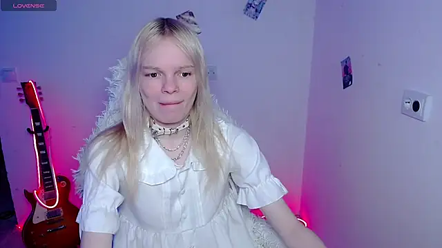 Snapshot of Emily_Nyaffee chatting on 03-06-26, 10:45 Emily Nyaffee online show from 03-06-26, 10:45