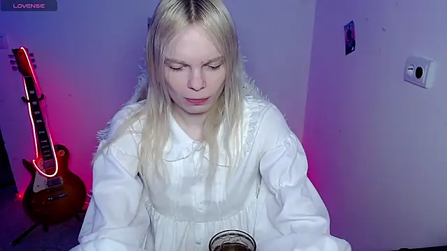 Snapshot of Emily_Nyaffee chatting on 03-07-26, 10:18 Emily Nyaffee online show from 03-07-26, 10:18