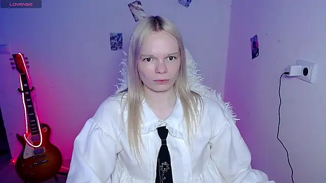 Snapshot of Emily_Nyaffee chatting on 03-09-26, 08:51 Emily Nyaffee online show from 03-09-26, 08:51