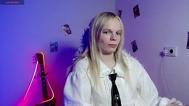 Snapshot of Emily_Nyaffee chatting on 03-13-26, 05:19 Emily Nyaffee online show from 03-13-26, 05:19