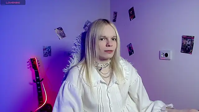 Snapshot of Emily_Nyaffee chatting on 03-15-26, 07:09 Emily Nyaffee online show from 03-15-26, 07:09