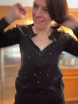 Snapshot of LadyLena1 chatting on 02-13-25, 06:48 LadyLena1 online show from 02-13-25, 06:48