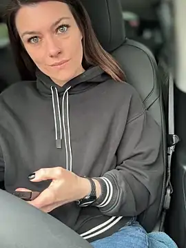 Snapshot of LadyLena1 chatting on 02-19-25, 06:10 LadyLena1 online show from 02-19-25, 06:10