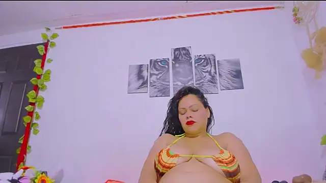 Snapshot of Alhelqueen chatting on 03-07-25, 08:56 Alhelqueen online show from 03-07-25, 08:56