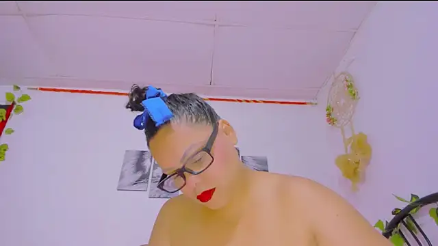 Snapshot of Alhelqueen chatting on 03-08-25, 09:39 Alhelqueen online show from 03-08-25, 09:39