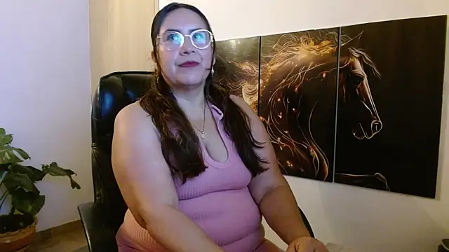 Snapshot of amalia_brunette chatting on 06-11-26, 12:08 amalia brunette online show from 06-11-26, 12:08