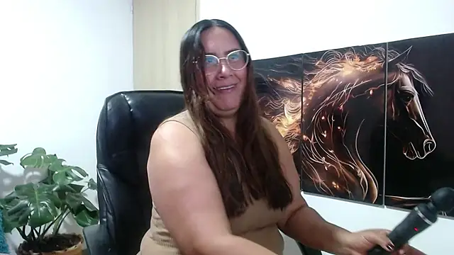 Snapshot of amalia_brunette chatting on 06-16-26, 11:40 amalia brunette online show from 06-16-26, 11:40