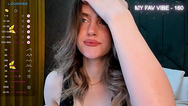 Snapshot of Skinny_Alice chatting on 12-04-24, 01:14 Skinny Alice online show from 12-04-24, 01:14