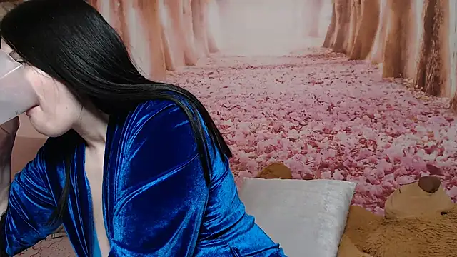 Snapshot of Annatrybebetter chatting on 01-14-26, 11:42 Annatrybebetter online show from 01-14-26, 11:42