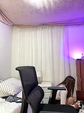 lilian prada online show from 05-10-26, 06:35