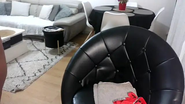 sarametisse26 online show from 01-28-25, 07:11