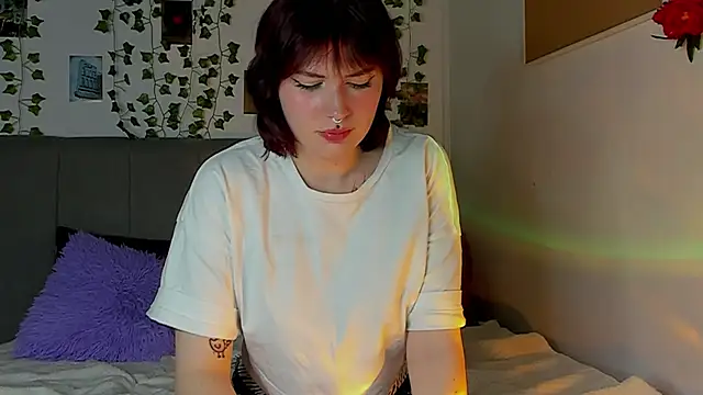 miss Lizzy online show from 12-14-24, 04:34