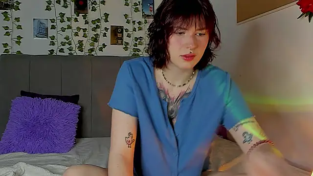 miss Lizzy online show from 12-21-24, 01:15