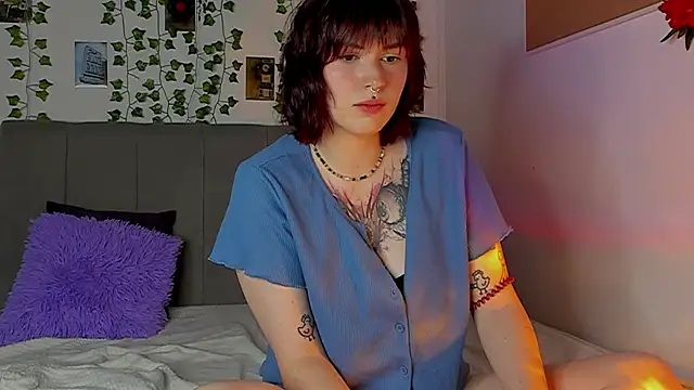 miss Lizzy online show from 12-21-24, 04:19