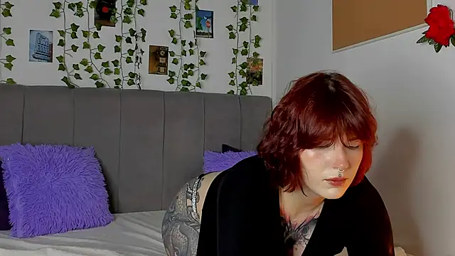 Snapshot of miss_Lizzy chatting on 07-10-26, 01:21 miss Lizzy online show from 07-10-26, 01:21