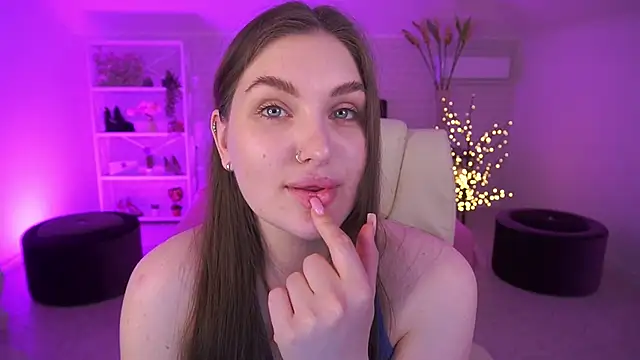 EmmyCharmm online show from 04-13-26, 06:08