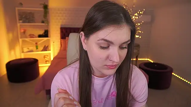 EmmyCharmm online show from 04-21-26, 05:47