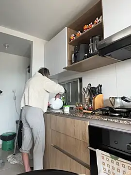 Ameellie online show from 12-14-25, 04:12