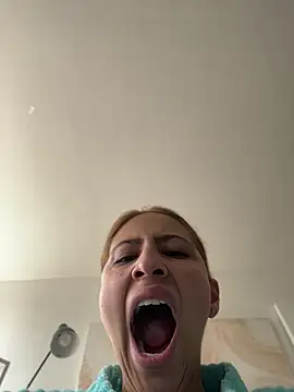 Ameellie online show from 06-17-26, 02:51