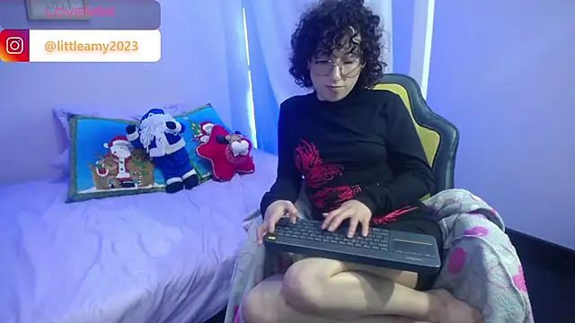 Snapshot of little__amy_ chatting on 12-26-24, 01:07 little amy online show from 12-26-24, 01:07