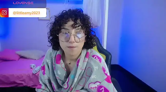 Snapshot of little__amy_ chatting on 01-02-25, 07:23 little amy online show from 01-02-25, 07:23