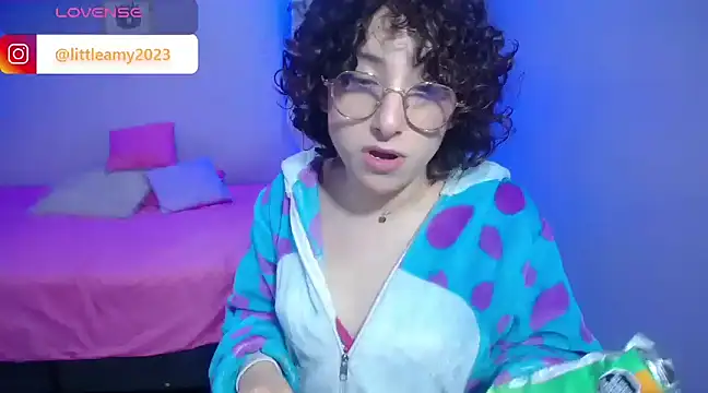 Snapshot of little__amy_ chatting on 01-09-25, 10:41 little amy online show from 01-09-25, 10:41