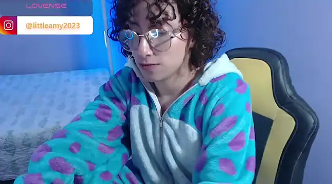 Snapshot of little__amy_ chatting on 01-20-25, 05:59 little amy online show from 01-20-25, 05:59