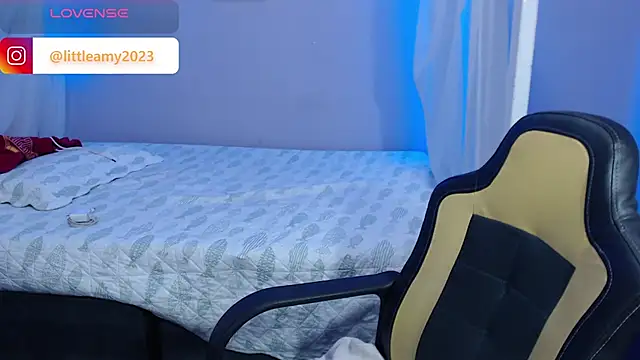 Snapshot of little__amy_ chatting on 02-06-25, 02:33 little amy online show from 02-06-25, 02:33