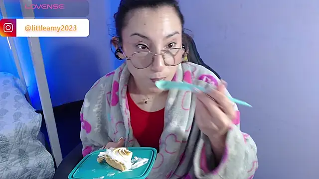 Snapshot of little__amy_ chatting on 02-07-25, 10:52 little amy online show from 02-07-25, 10:52