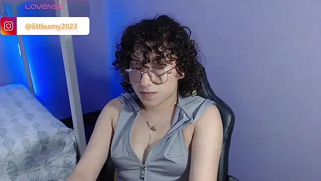 Snapshot of little__amy_ chatting on 02-13-25, 02:12 little amy online show from 02-13-25, 02:12