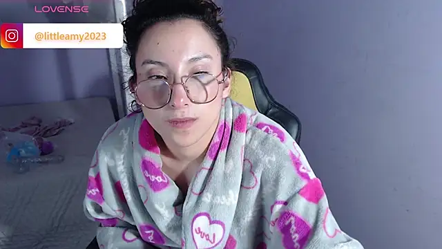 Snapshot of little__amy_ chatting on 03-20-25, 04:51 little amy online show from 03-20-25, 04:51