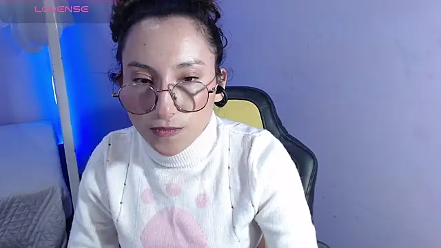Snapshot of little__amy_ chatting on 03-21-25, 03:33 little amy online show from 03-21-25, 03:33