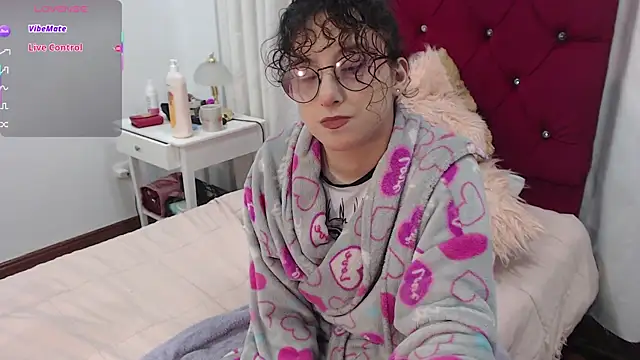 Snapshot of little__amy_ chatting on 10-11-25, 08:29 little amy online show from 10-11-25, 08:29