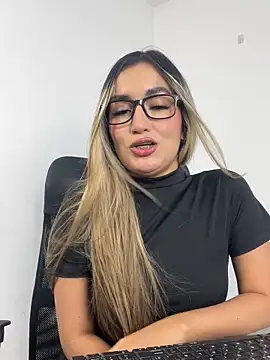 Snapshot of alison_collins chatting on 03-06-26, 07:32 alison collins online show from 03-06-26, 07:32