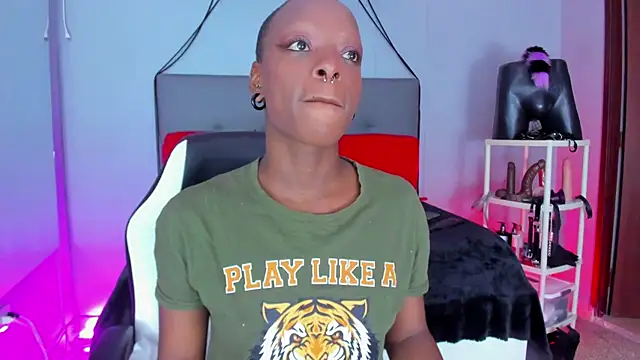 Snapshot of Coco_Kiss chatting on 10-31-25, 05:25 Coco Kiss online show from 10-31-25, 05:25