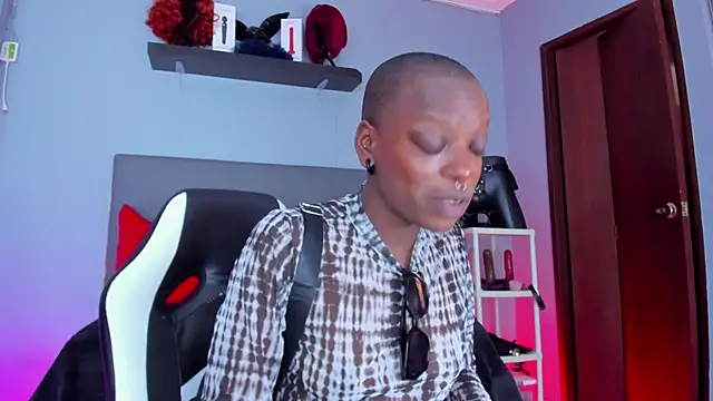 Snapshot of Coco_Kiss chatting on 11-24-25, 07:02 Coco Kiss online show from 11-24-25, 07:02