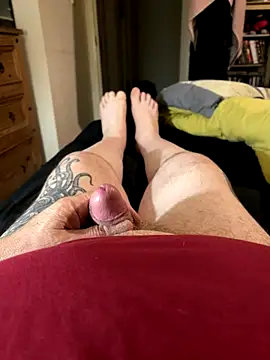 Snapshot of chatting on 10-28-25, 09:39 online show from 10-28-25, 09:39