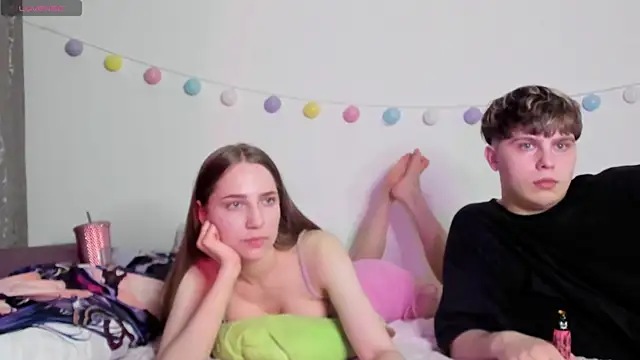 Emily and Ilumi online show from 01-04-25, 06:41