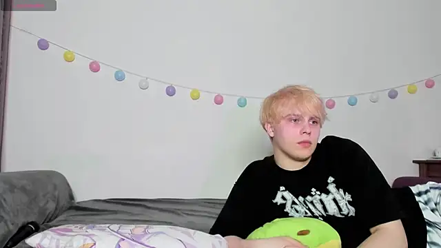 Emily and Ilumi online show from 03-10-25, 05:50