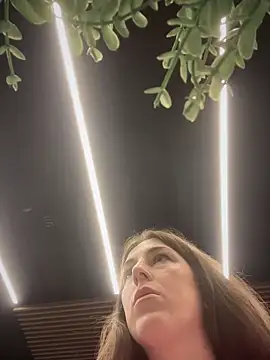 Snapshot of MommmyYummy chatting on 02-25-26, 10:03 MommmyYummy online show from 02-25-26, 10:03