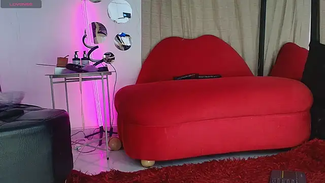 Snapshot of Natasha_Wilde_ chatting on 06-11-26, 11:47 Natasha Wilde online show from 06-11-26, 11:47